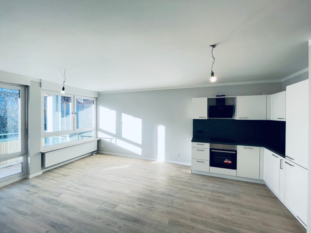 Nachmieter gesucht! Sanierte Wohnung mit Balkon, Einbauküche und Stellpatz
