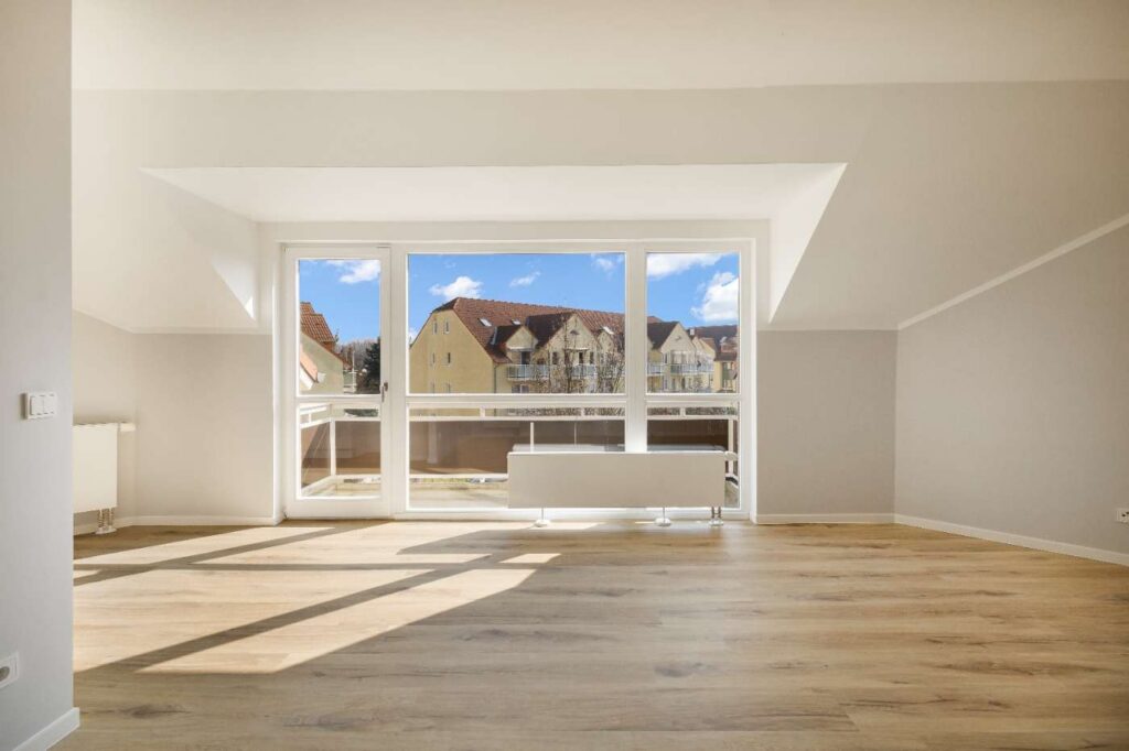 Erstbezug nach Sanierung mit Balkon, Einbauküche und Garage